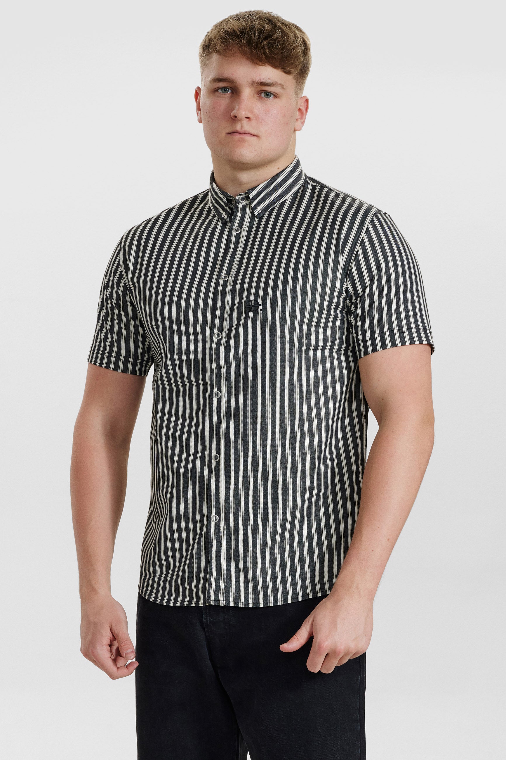DXNMXRK. DX-Carsten Outlet White/Black