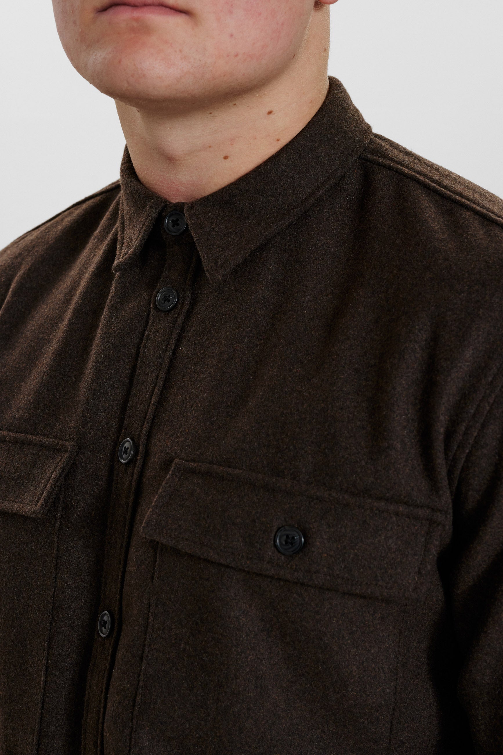 DXNMXRK. DX-Emil Outlet Dark Brown