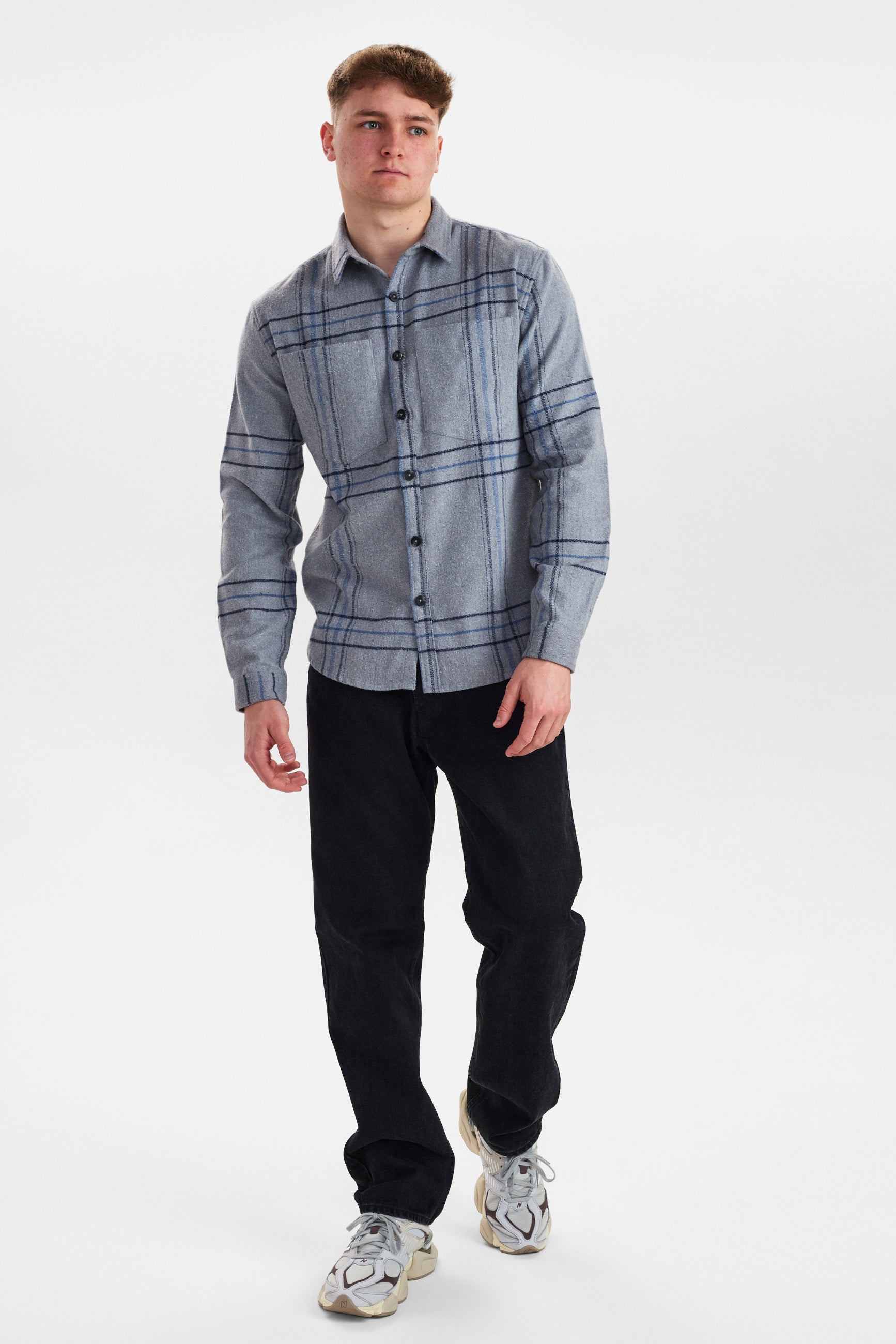 DXNMXRK. DX-Ervin Outlet Grey