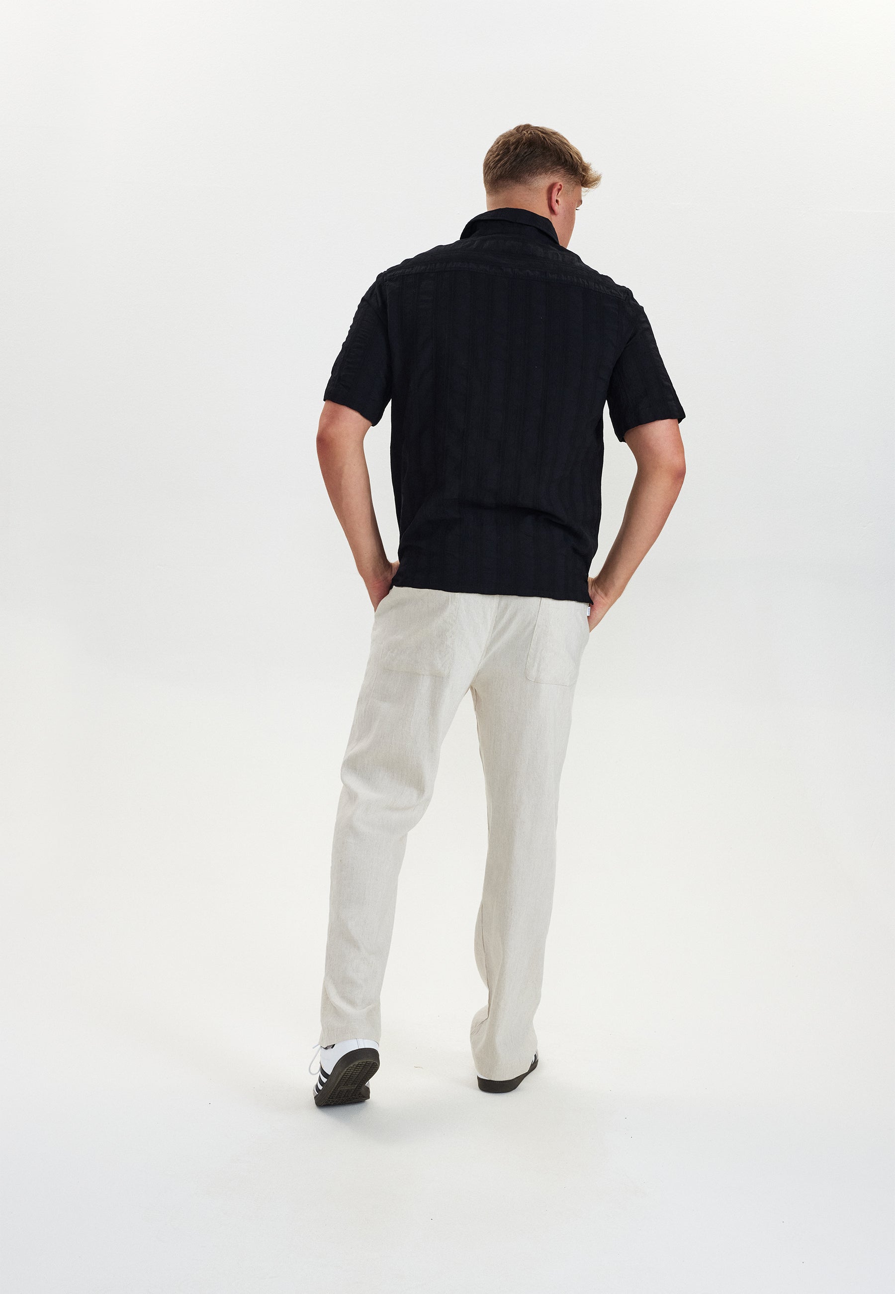 DXNMXRK. DXfelix Outlet Black